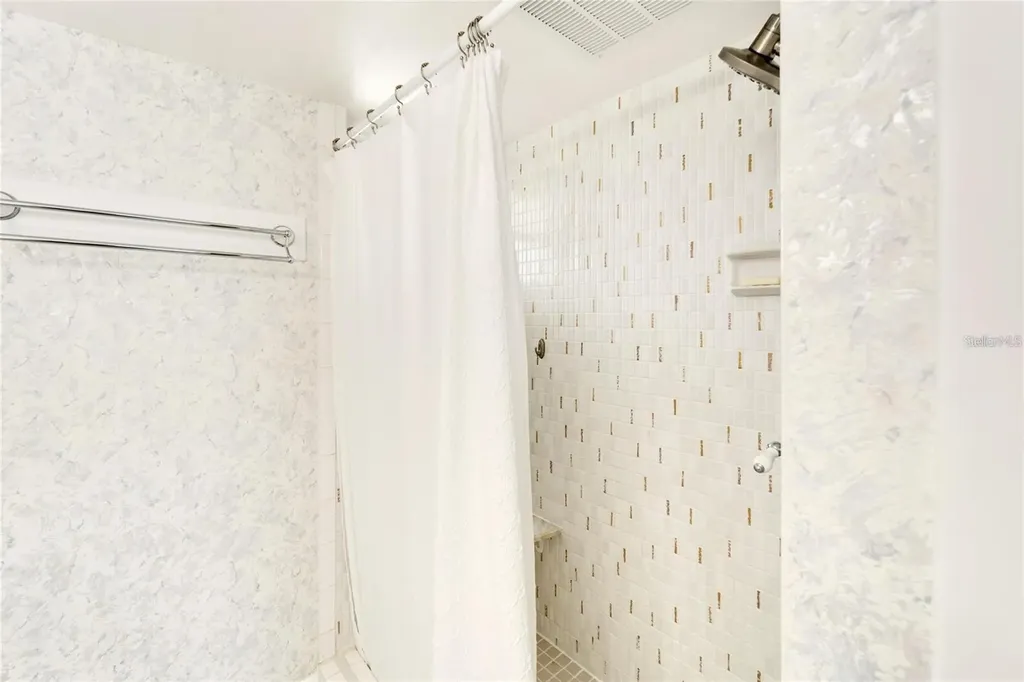 700 Mirror Terrace NW Winter Haven FL 33881
