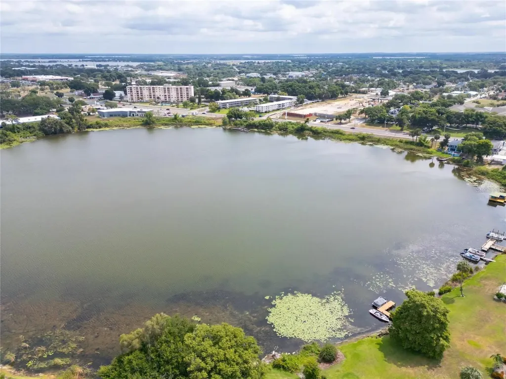 700 Mirror Terrace NW Winter Haven FL 33881