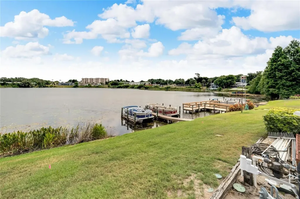 700 Mirror Terrace NW Winter Haven FL 33881