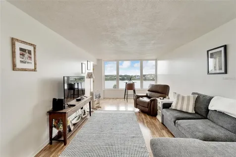 700 Mirror Terrace NW Winter Haven FL 33881