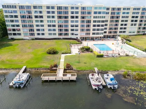 700 Mirror Terrace NW Winter Haven FL 33881