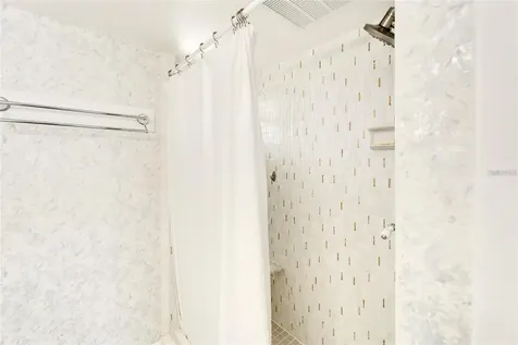 700 Mirror Terrace NW Winter Haven FL 33881