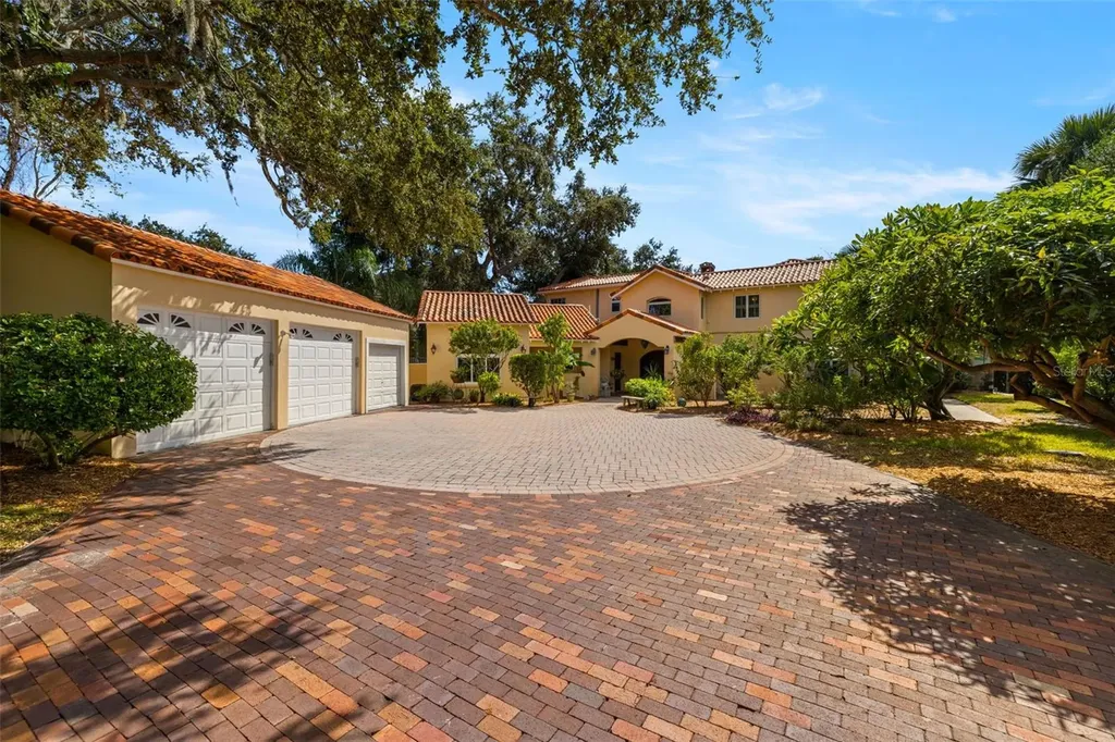 7240 Dr Martin Luther King Jr Street S St Petersburg FL 33705