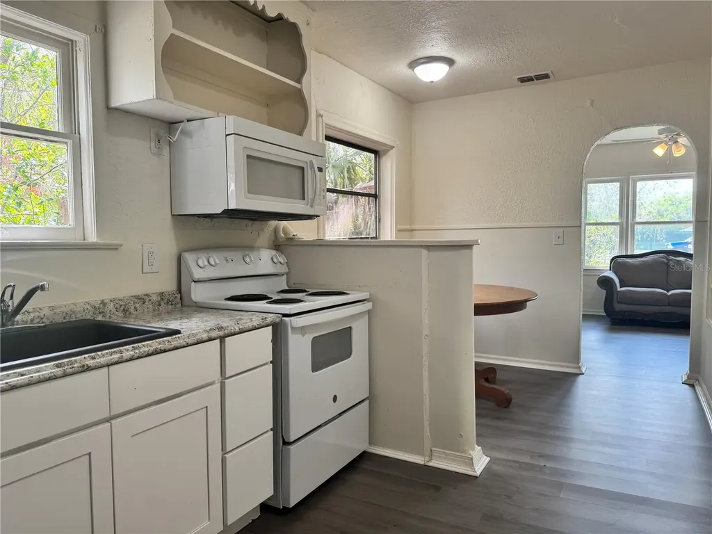 425 E Sessoms Avenue Lake Wales FL 33853