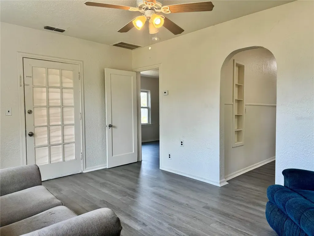 425 E Sessoms Avenue Lake Wales FL 33853