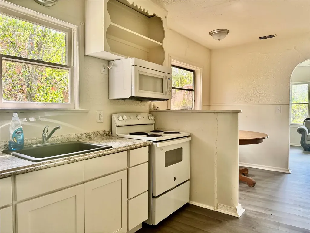 425 E Sessoms Avenue Lake Wales FL 33853