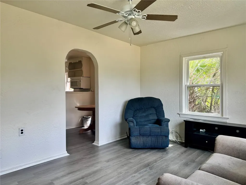 425 E Sessoms Avenue Lake Wales FL 33853