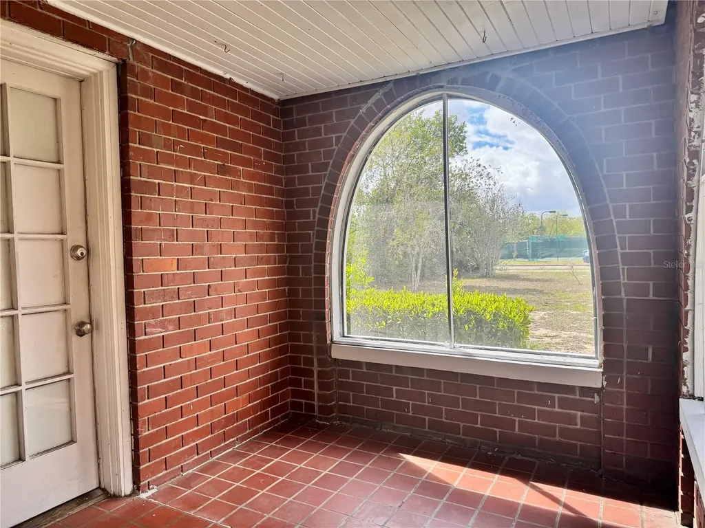 425 E Sessoms Avenue Lake Wales FL 33853