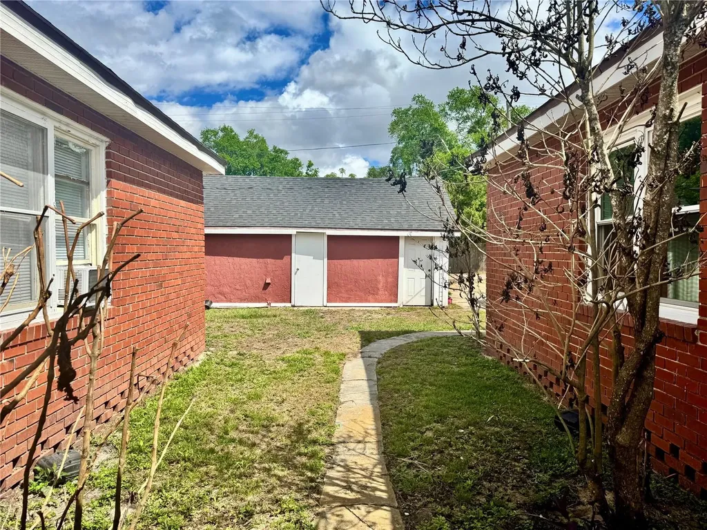 425 E Sessoms Avenue Lake Wales FL 33853