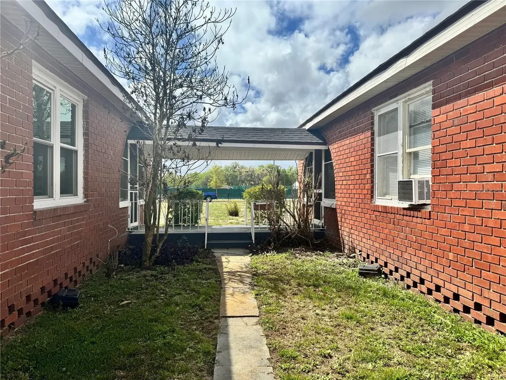 425 E Sessoms Avenue Lake Wales FL 33853