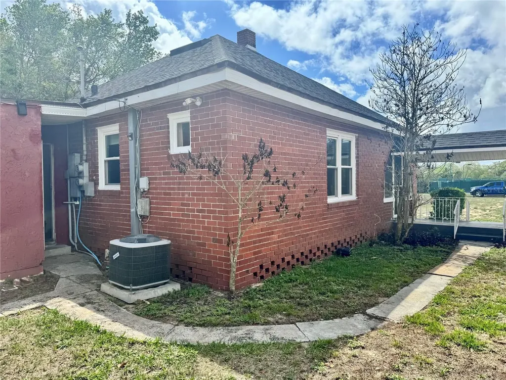 425 E Sessoms Avenue Lake Wales FL 33853