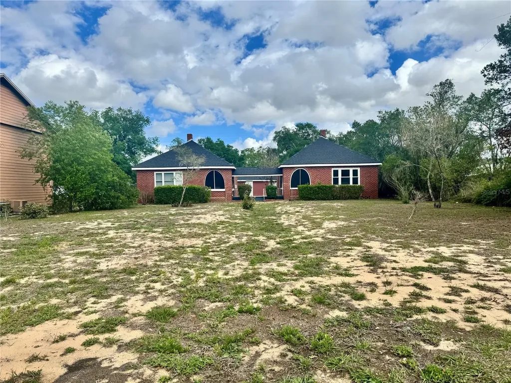 425 E Sessoms Avenue Lake Wales FL 33853