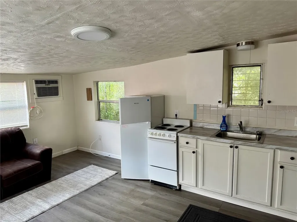 425 E Sessoms Avenue Lake Wales FL 33853