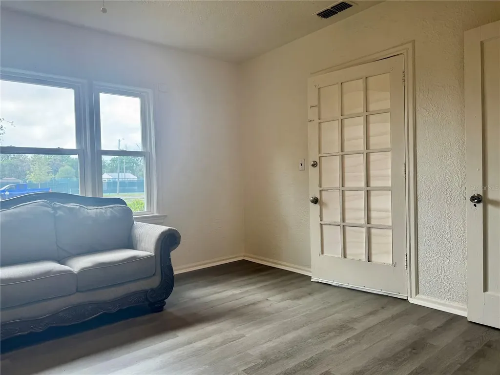 425 E Sessoms Avenue Lake Wales FL 33853