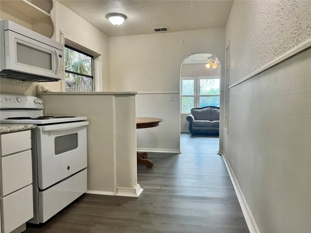 425 E Sessoms Avenue Lake Wales FL 33853