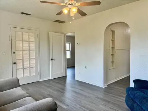 425 E Sessoms Avenue Lake Wales FL 33853