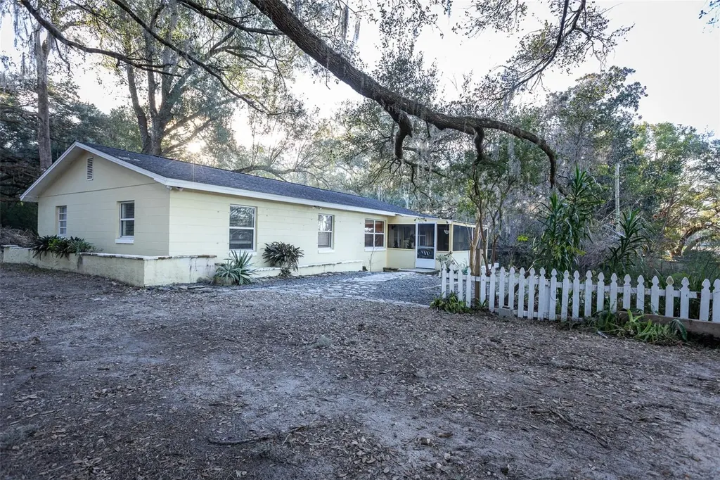 16325 SE 134th Court Weirsdale FL 32195