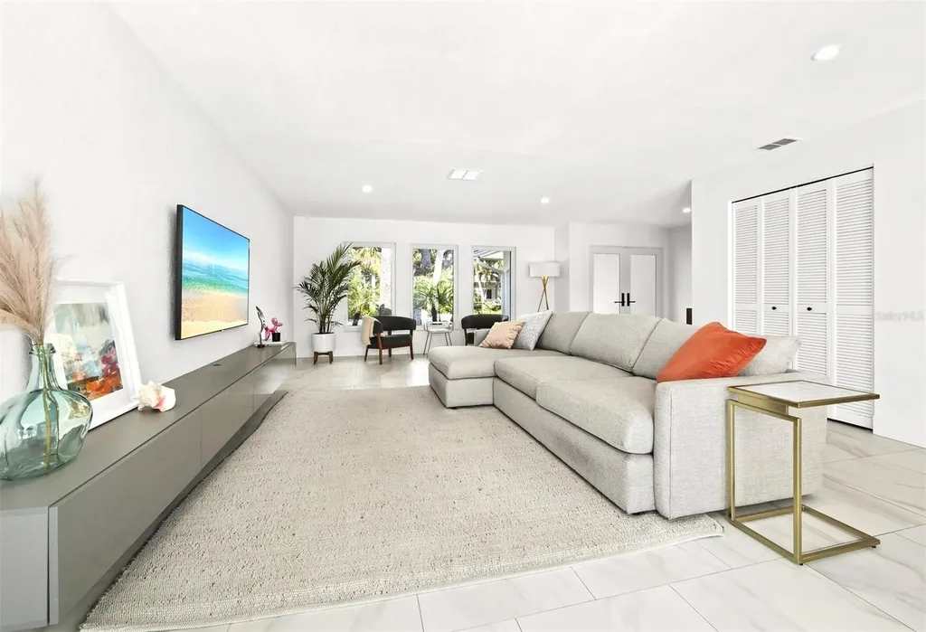 5341 Siesta Court Sarasota FL 34242