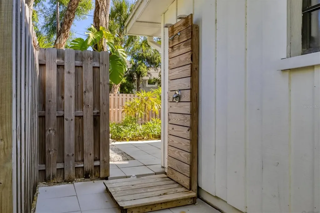 445 Reid Street Sarasota FL 34242