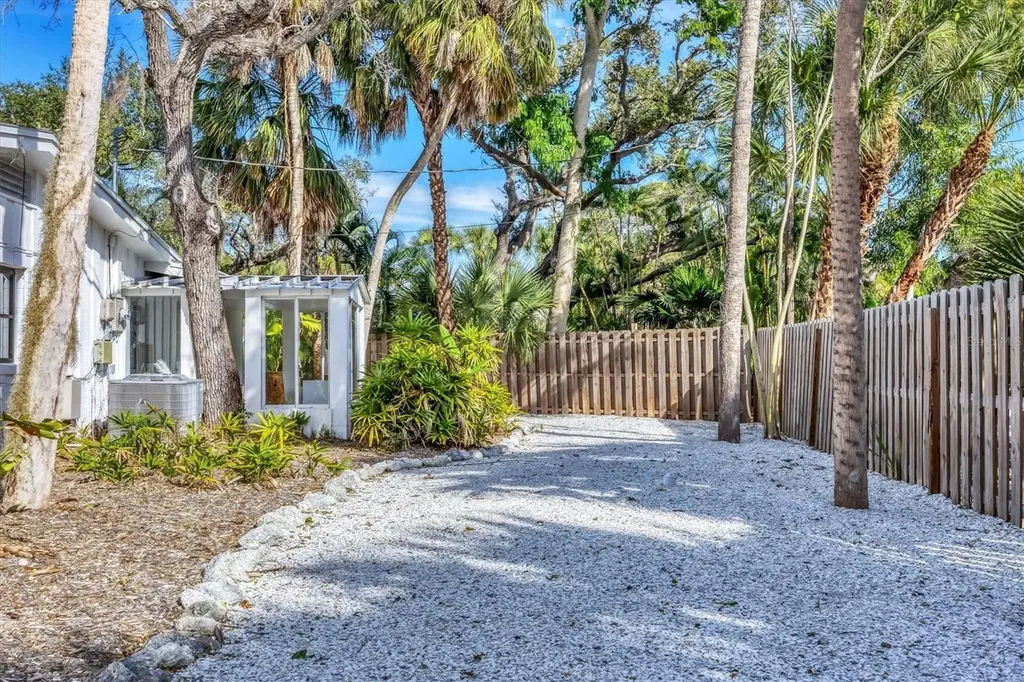 445 Reid Street Sarasota FL 34242