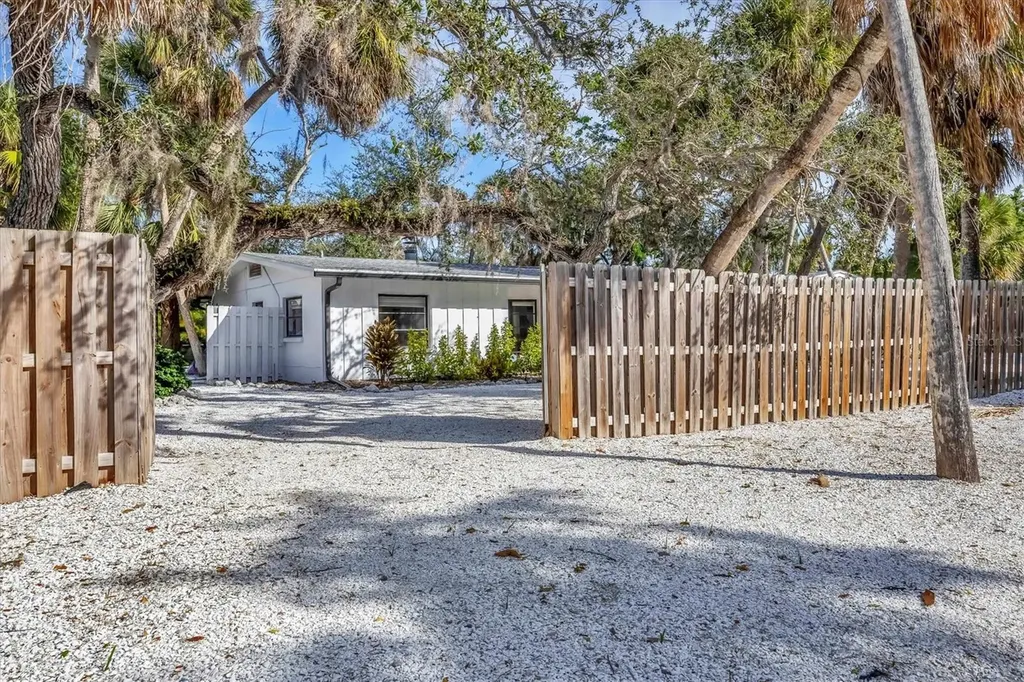 445 Reid Street Sarasota FL 34242