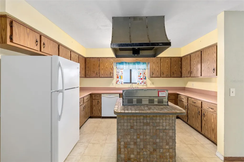 4450 NE 2nd Court Ocala FL 34479