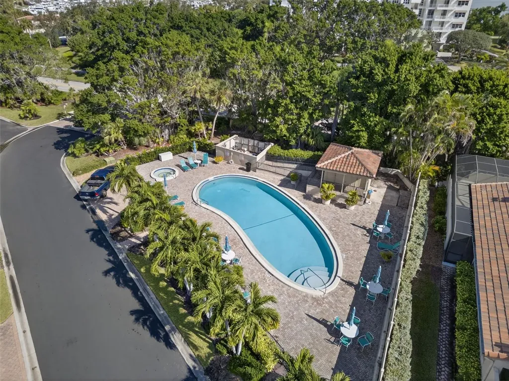 2323 Harbour Oaks Drive Longboat Key FL 34228
