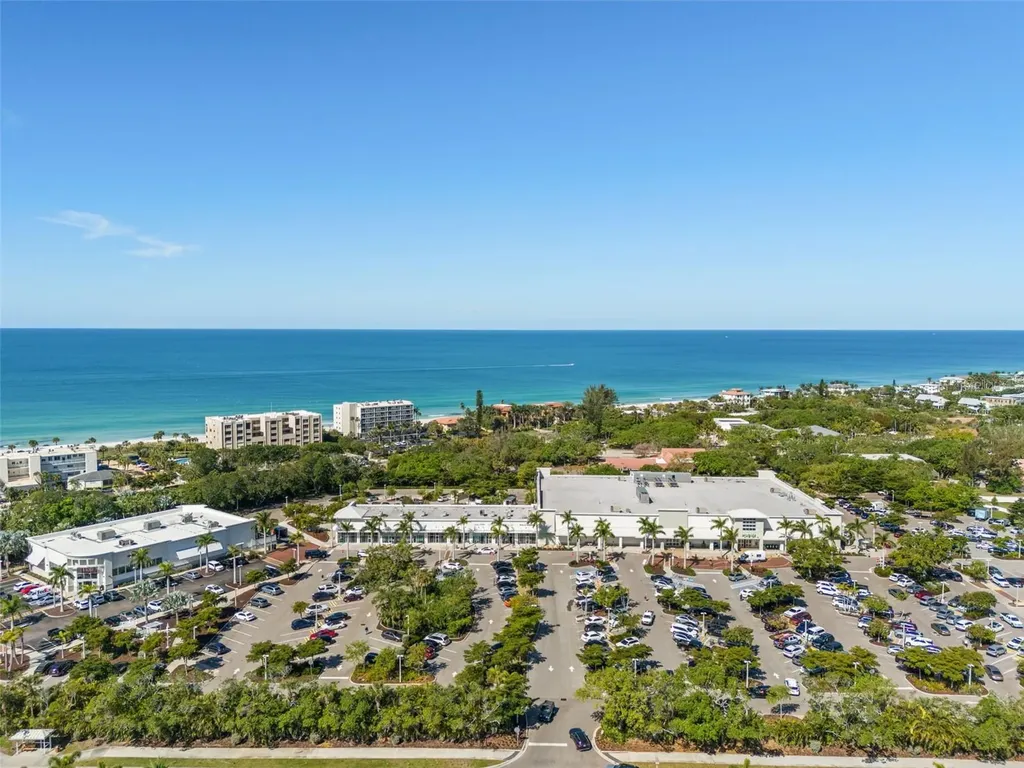 2323 Harbour Oaks Drive Longboat Key FL 34228