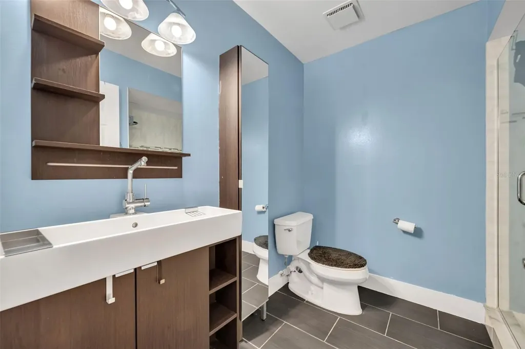 5377 Vineland Road Orlando FL 32811