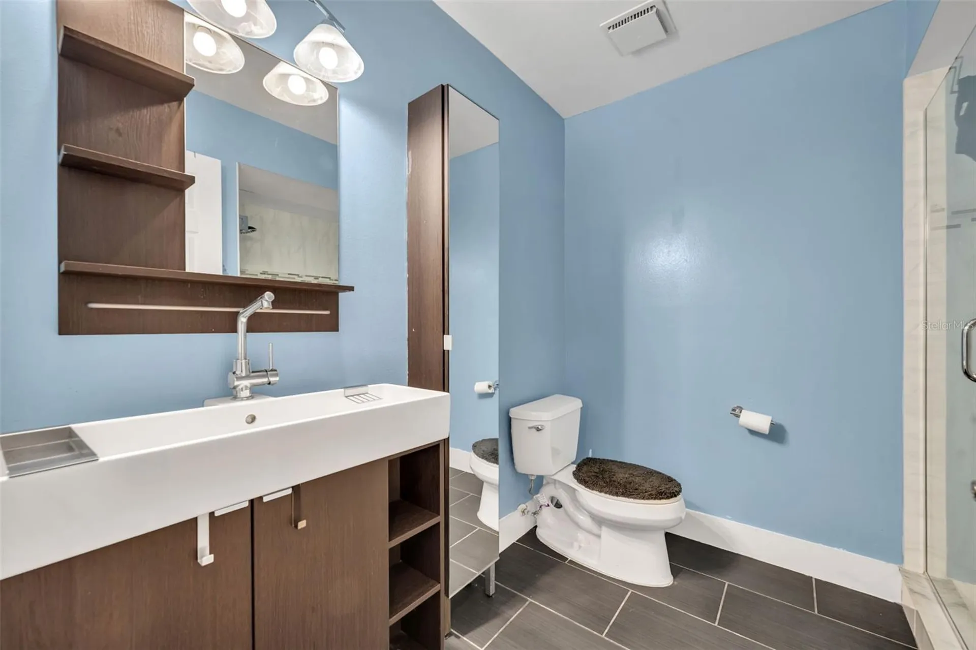 5377 Vineland Road Orlando FL 32811