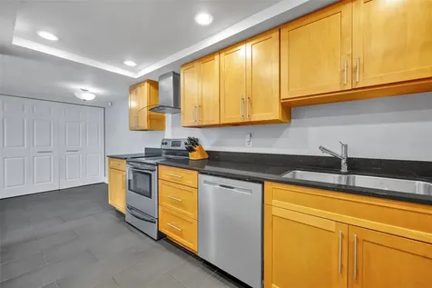 5377 Vineland Road Orlando FL 32811