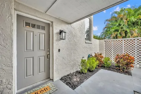 5377 Vineland Road Orlando FL 32811