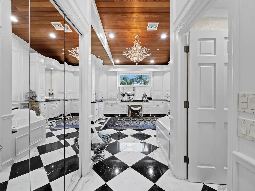 6685 Gulf Of Mexico Drive Longboat Key FL 34228