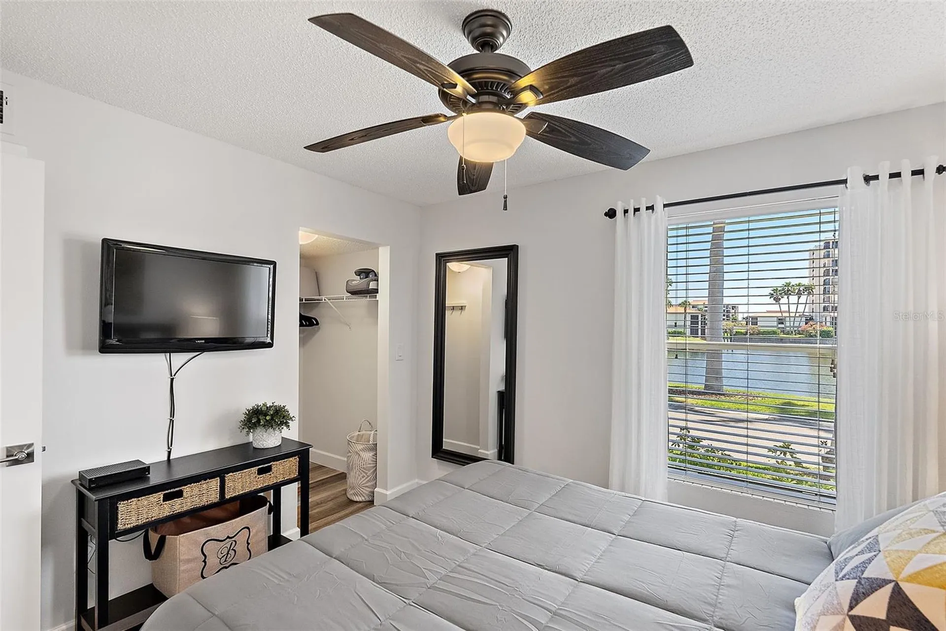 6100 Bahia Del Mar Circle St Petersburg FL 33715