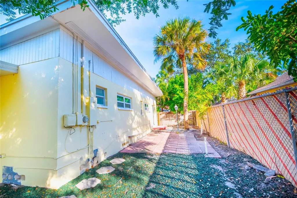 720 - 724 7th Street N St Petersburg FL 33701
