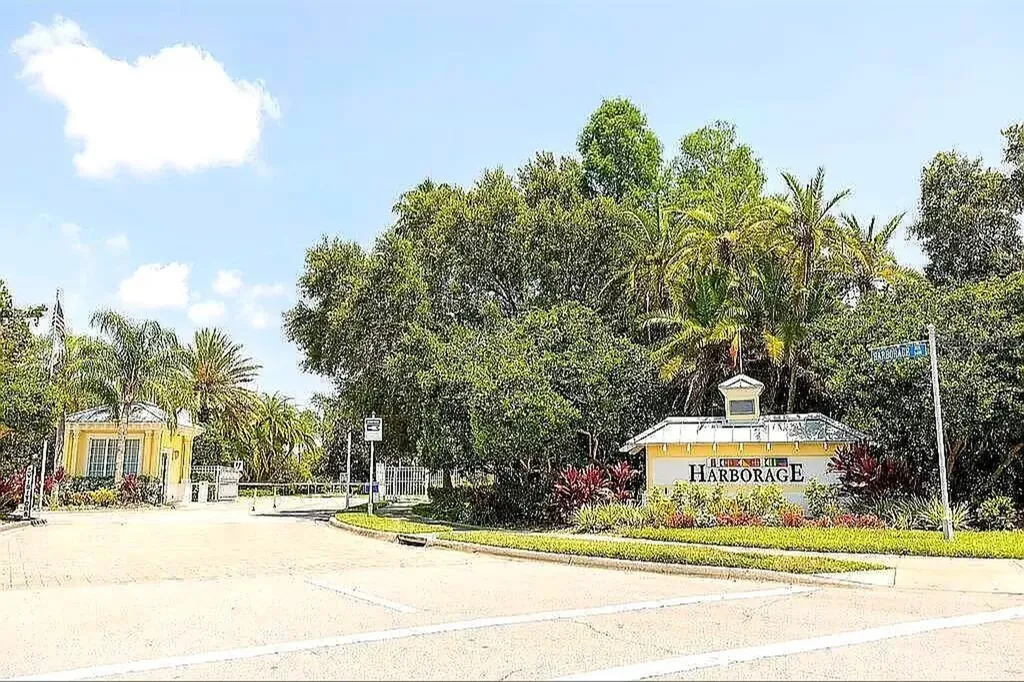5662 Whitehead Street Bradenton FL 34203