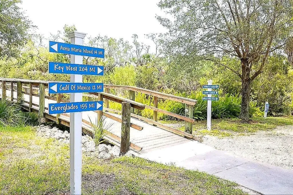5662 Whitehead Street Bradenton FL 34203
