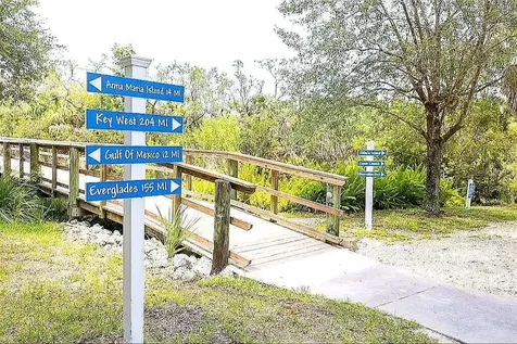 5662 Whitehead Street Bradenton FL 34203