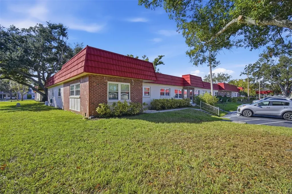 5865 37th Avenue N St Petersburg FL 33710