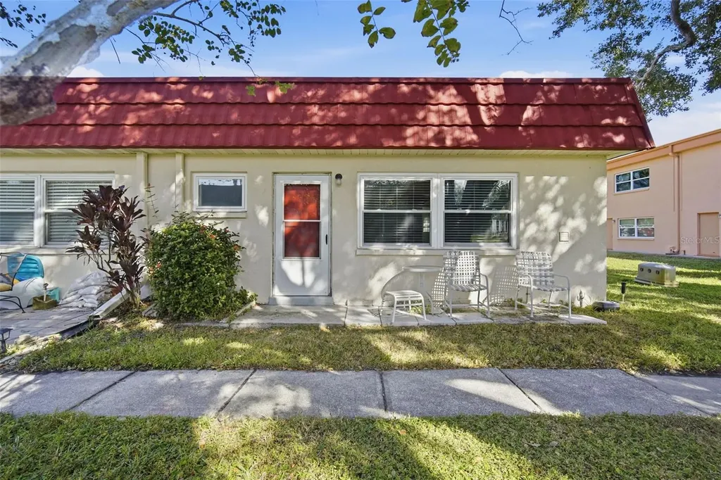 5865 37th Avenue N St Petersburg FL 33710