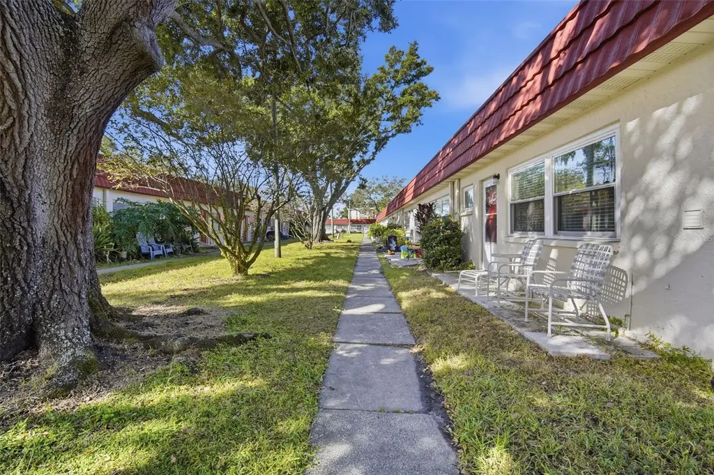 5865 37th Avenue N St Petersburg FL 33710