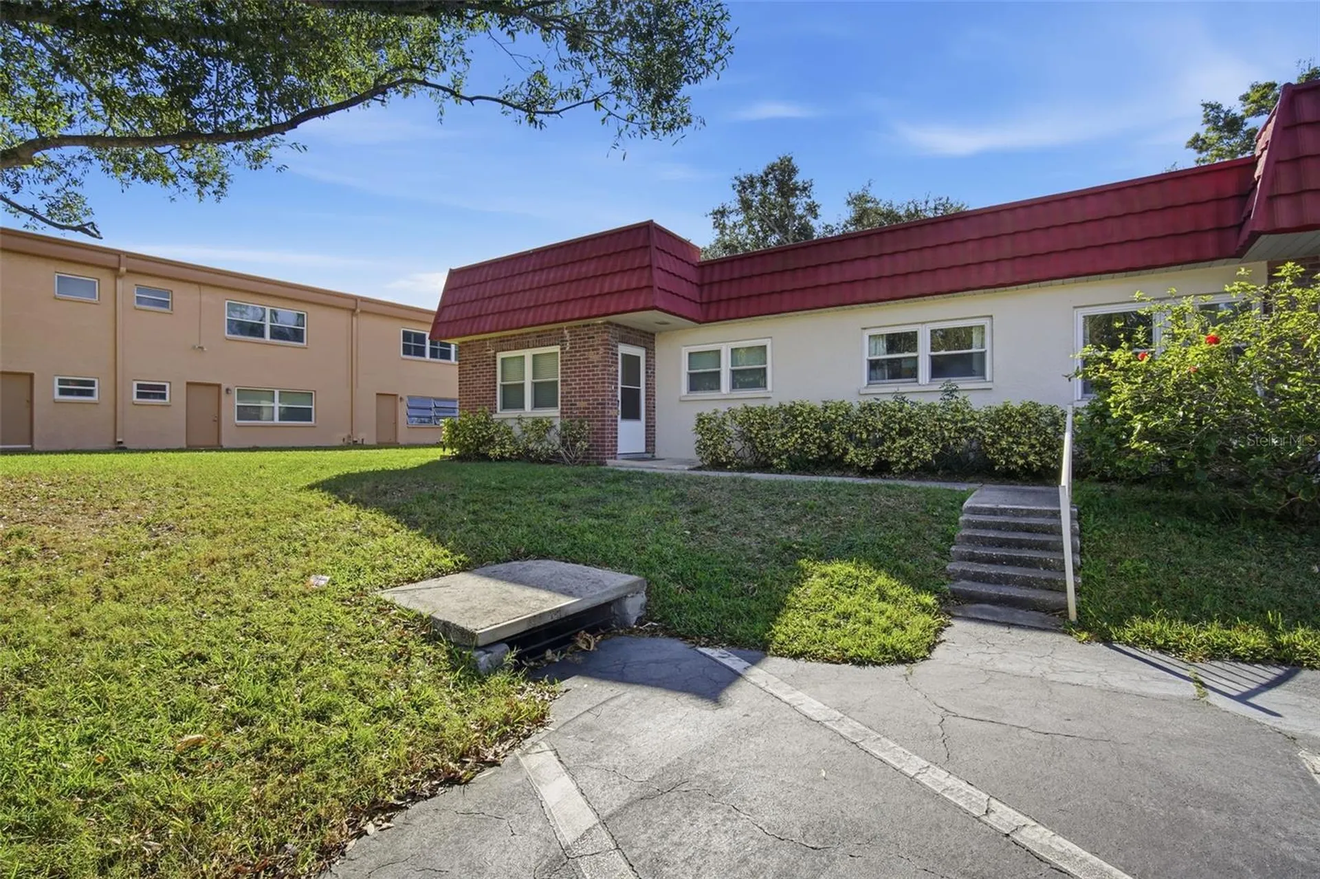 5865 37th Avenue N St Petersburg FL 33710