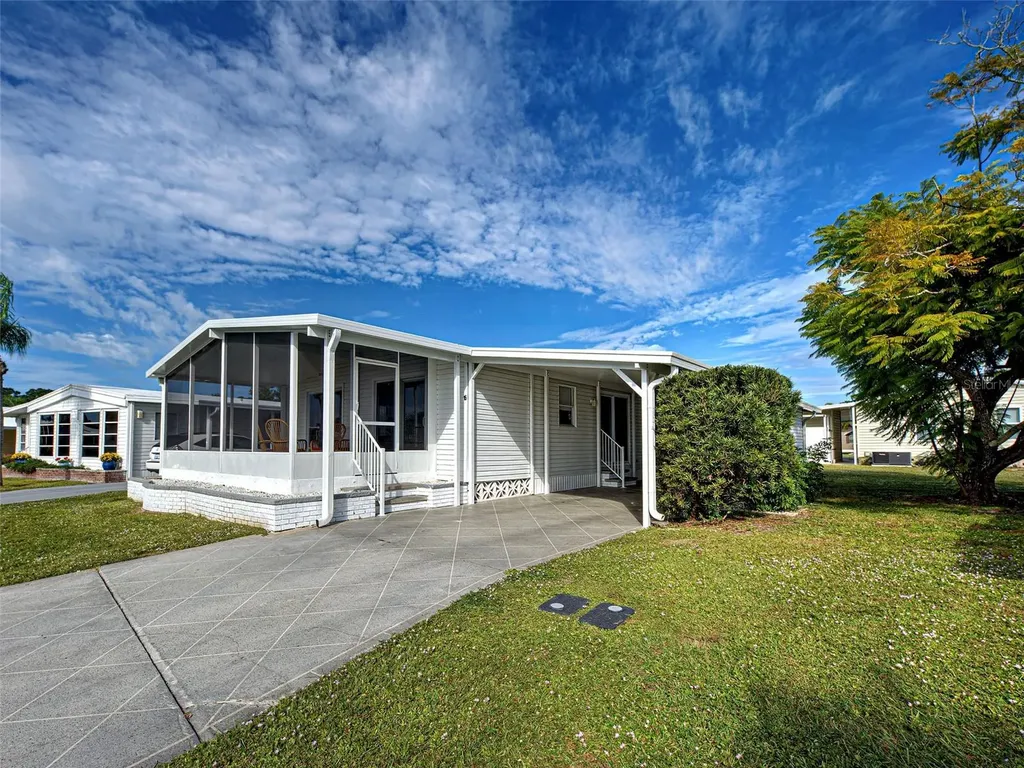 16 N Botany Bay Circle Englewood FL 34223