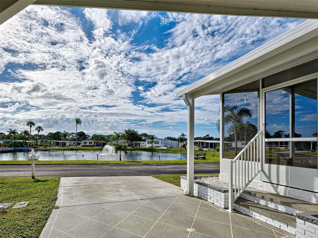 16 N Botany Bay Circle Englewood FL 34223