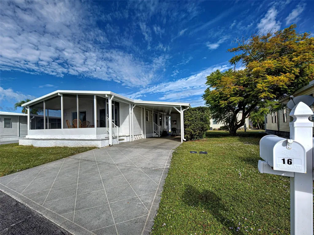 16 N Botany Bay Circle Englewood FL 34223