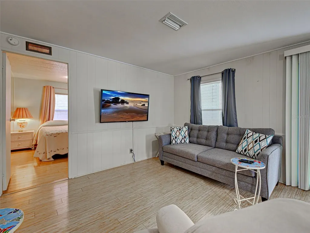 16 N Botany Bay Circle Englewood FL 34223