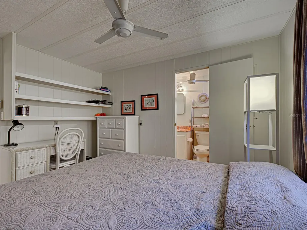 16 N Botany Bay Circle Englewood FL 34223