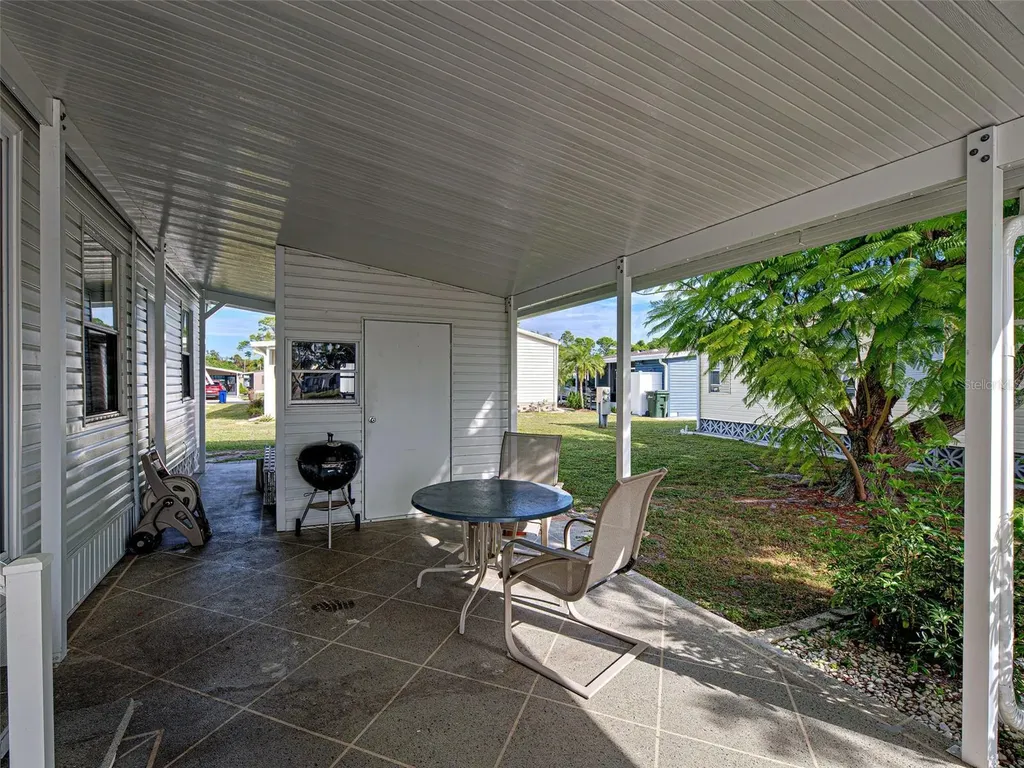 16 N Botany Bay Circle Englewood FL 34223
