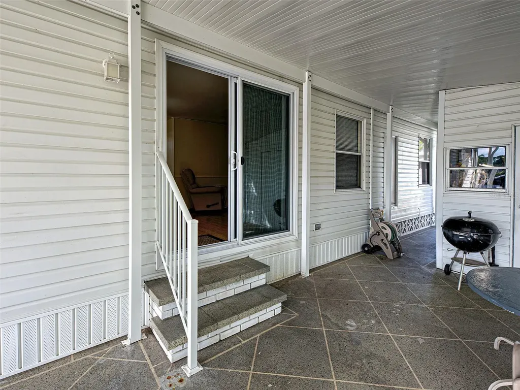 16 N Botany Bay Circle Englewood FL 34223