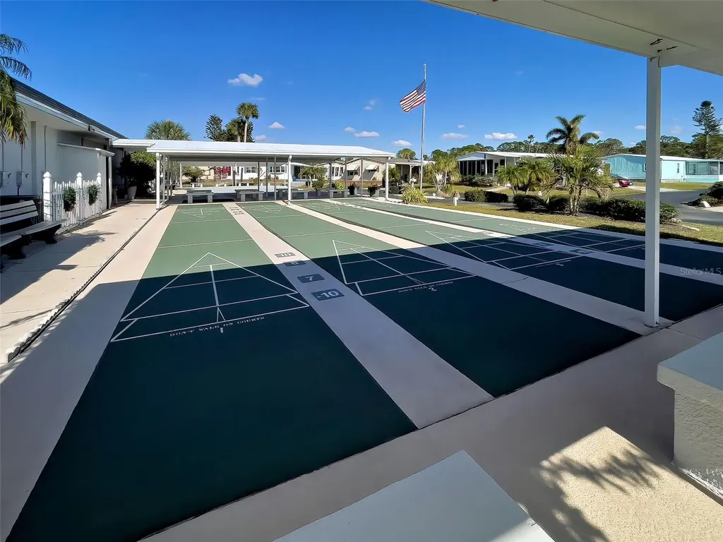 16 N Botany Bay Circle Englewood FL 34223